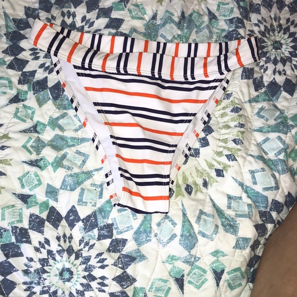 Cupshe striped bikini set size small - Picture 3 of 6